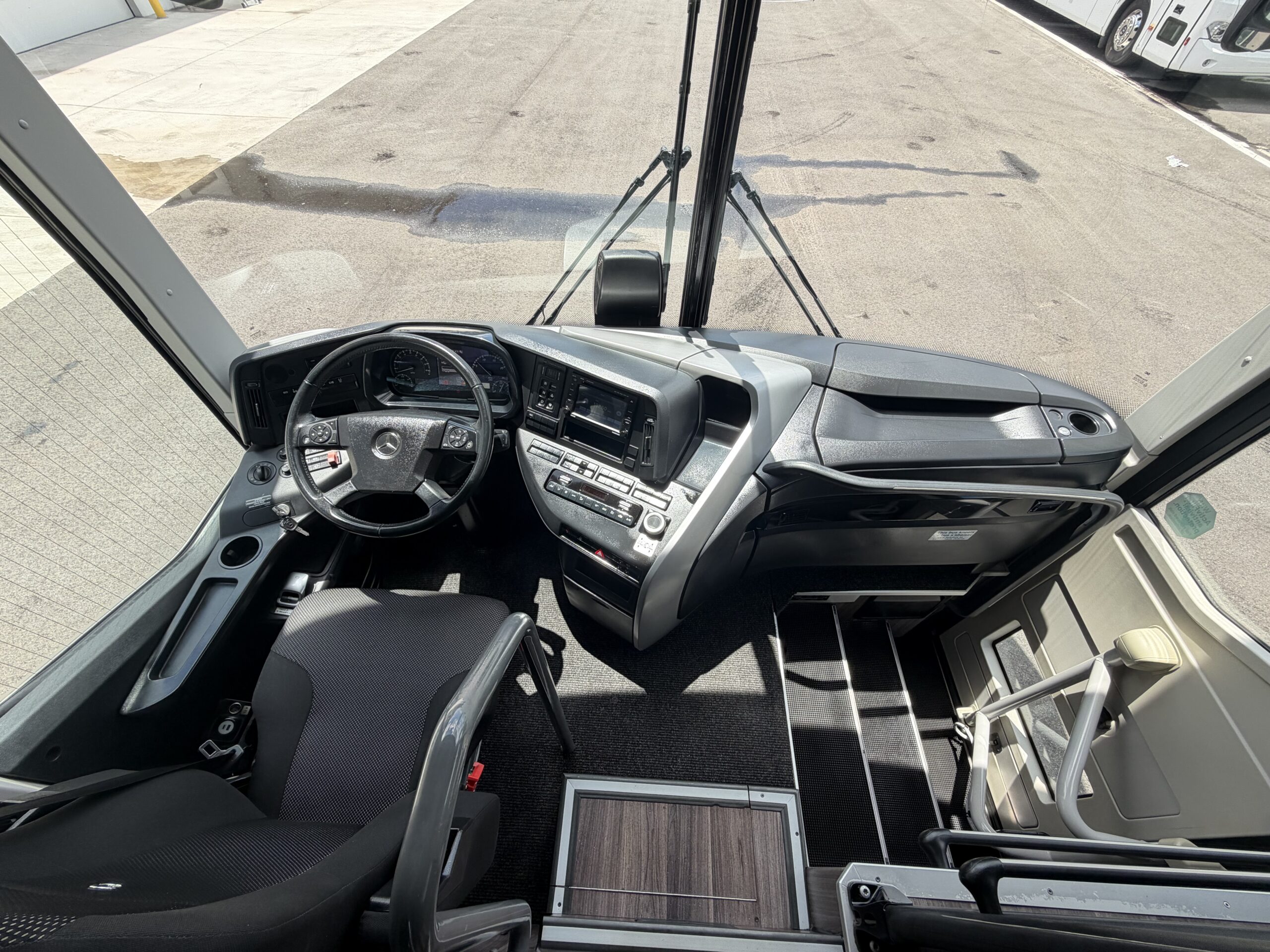 UTP01157 bus image