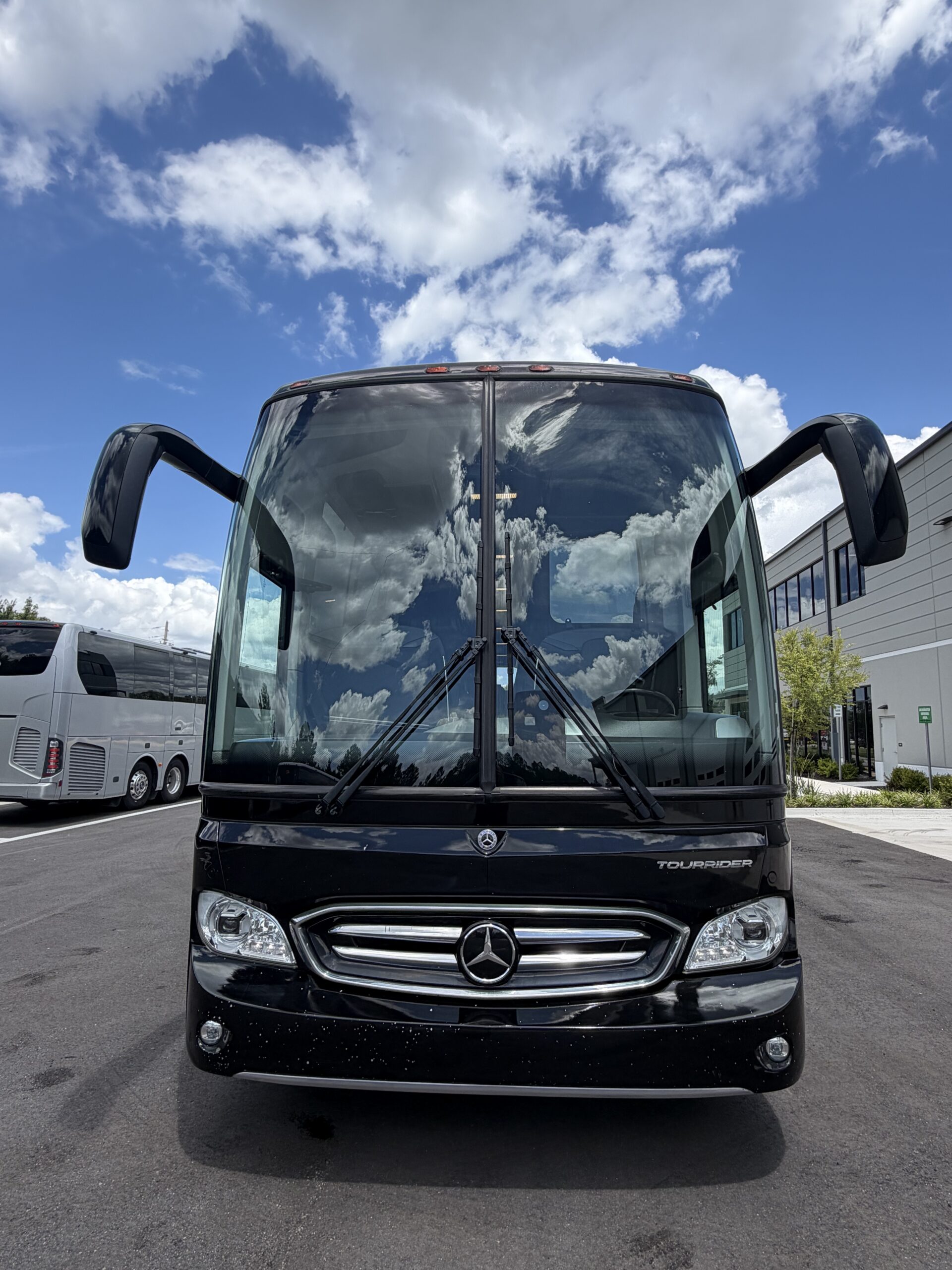 UTP01157 bus image