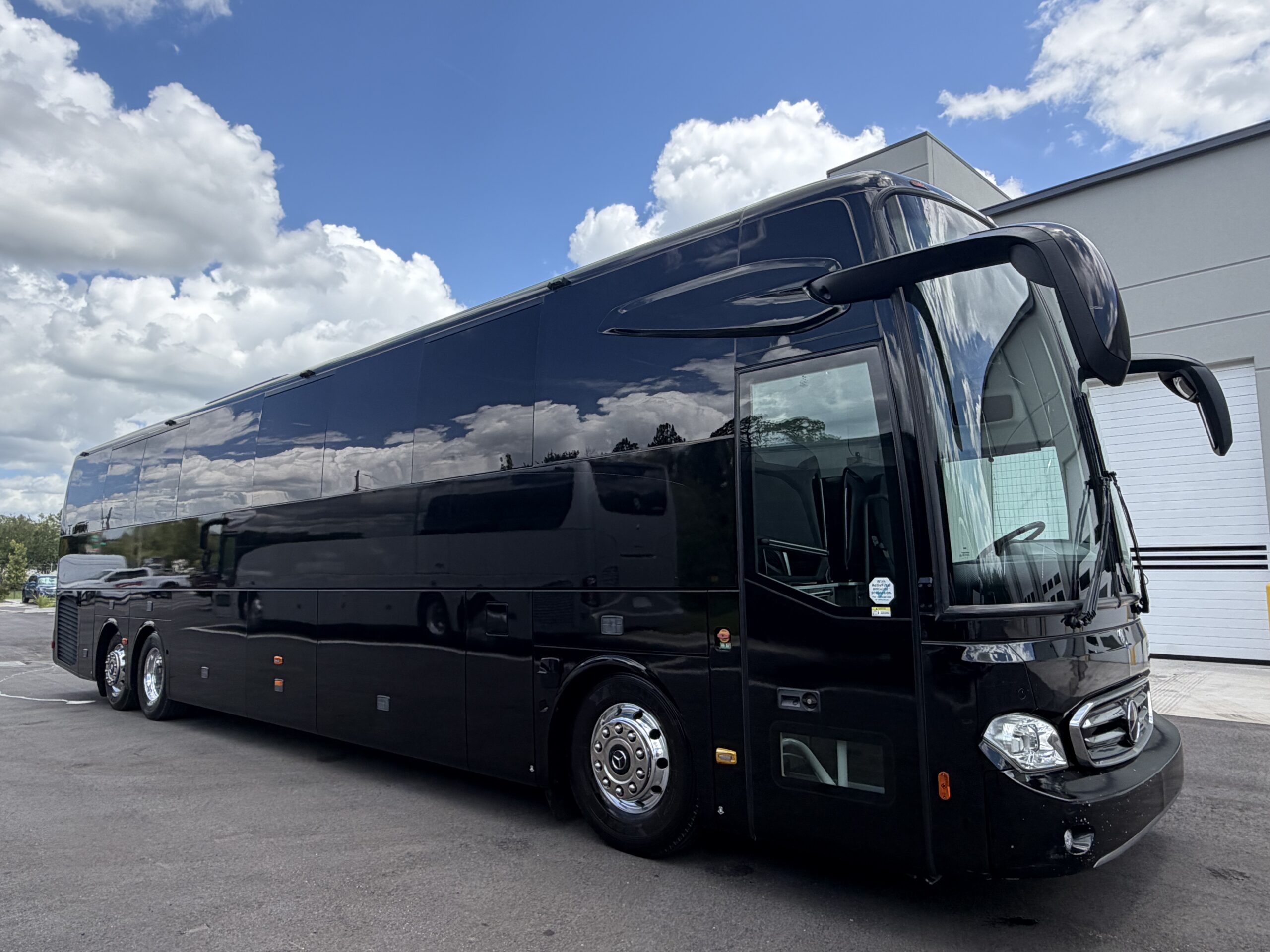 UTP01157 bus image