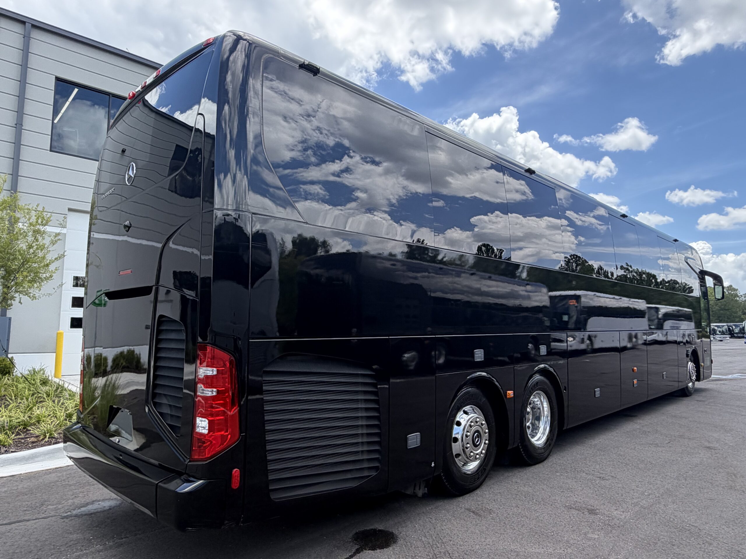 UTP01157 bus image