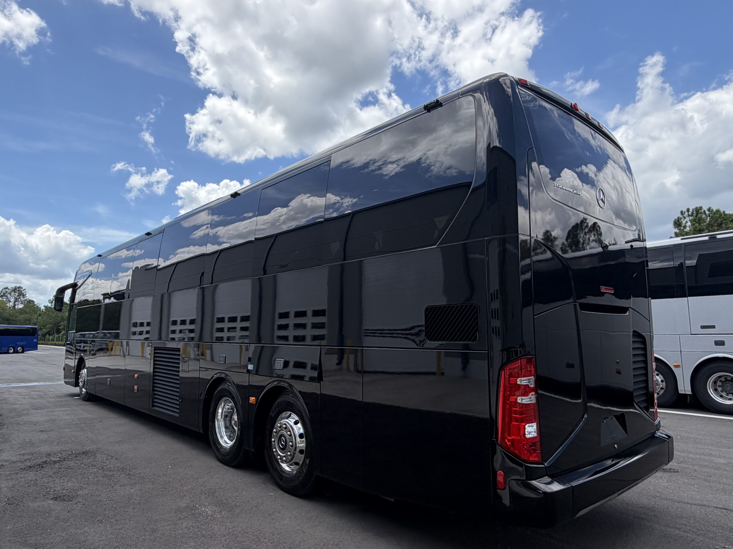 UTP01157 bus image