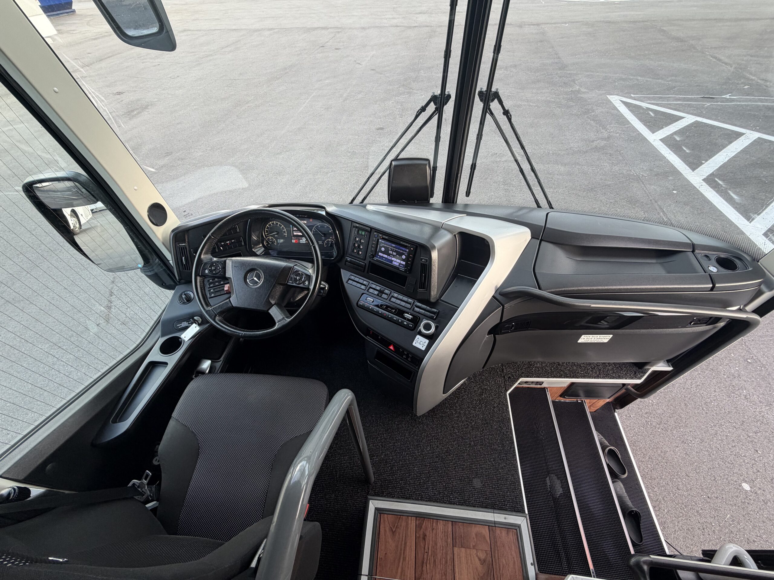 UTP00779 bus image
