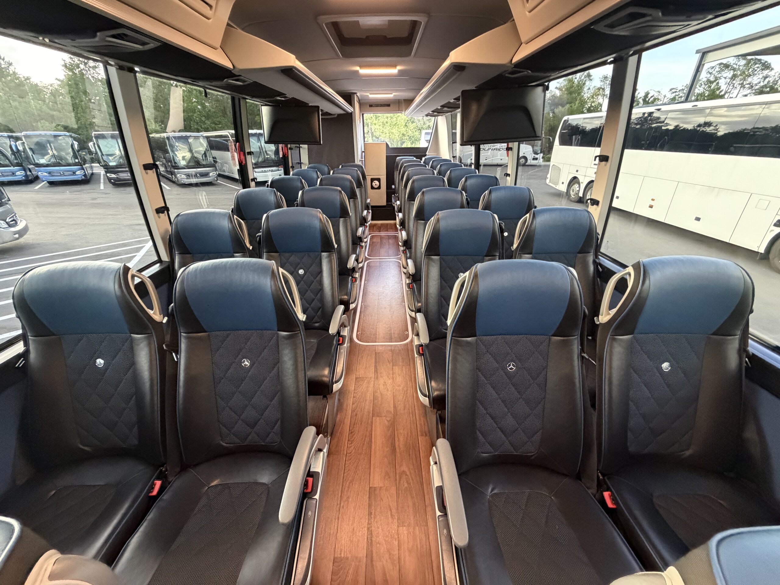 UTP00779 bus image