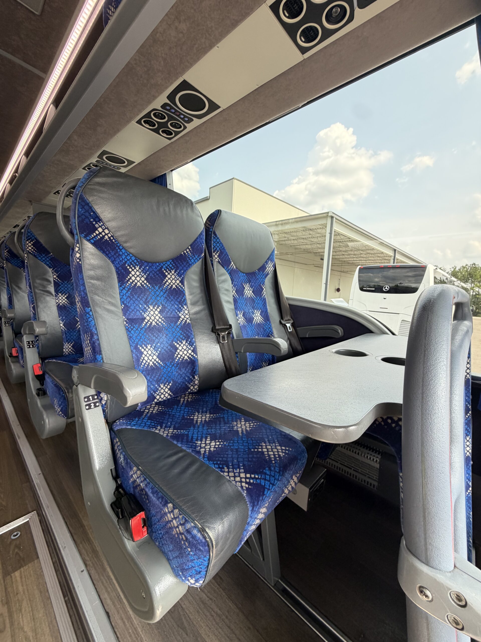 UV41441 bus image