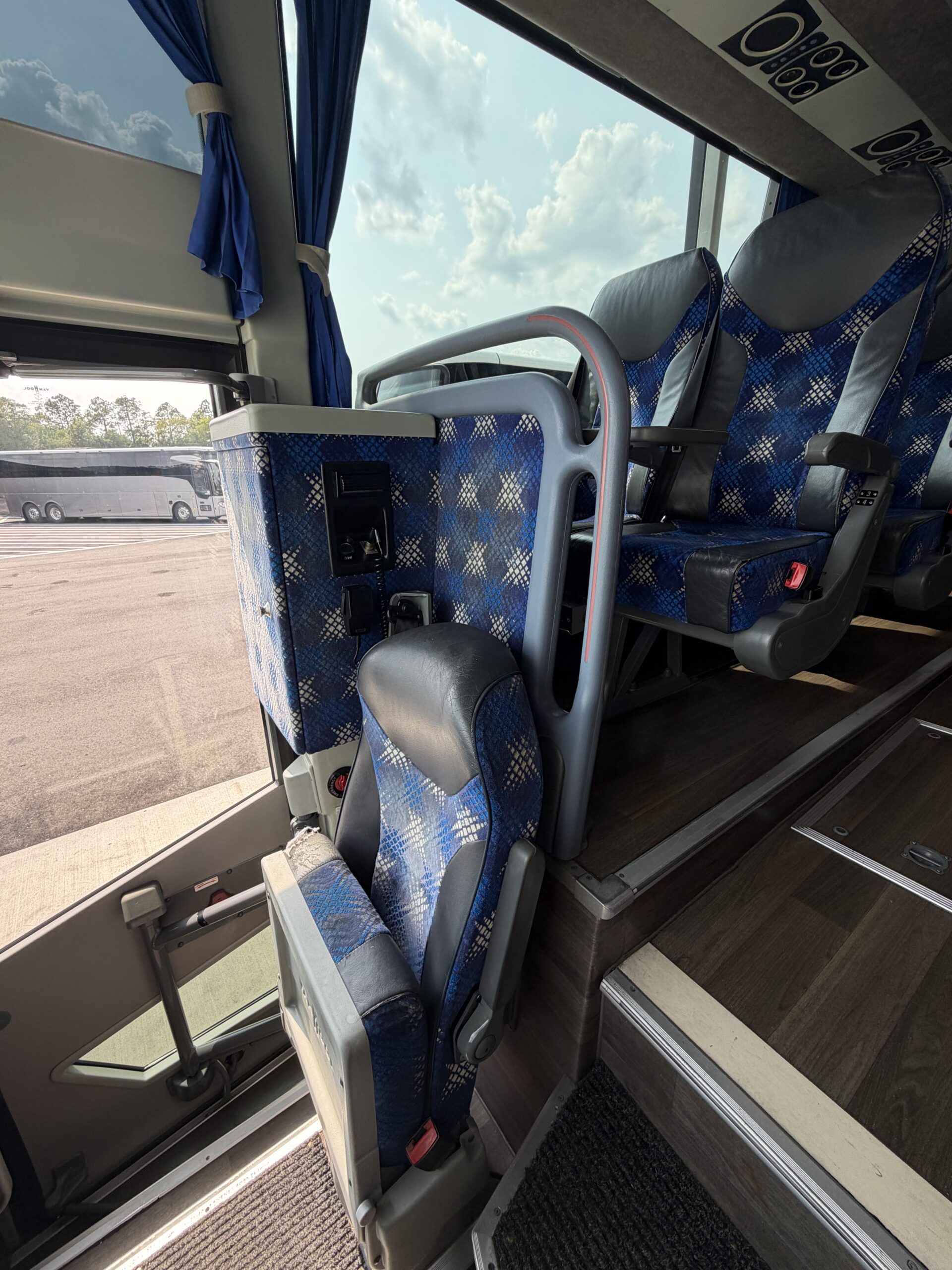 UV41441 bus image