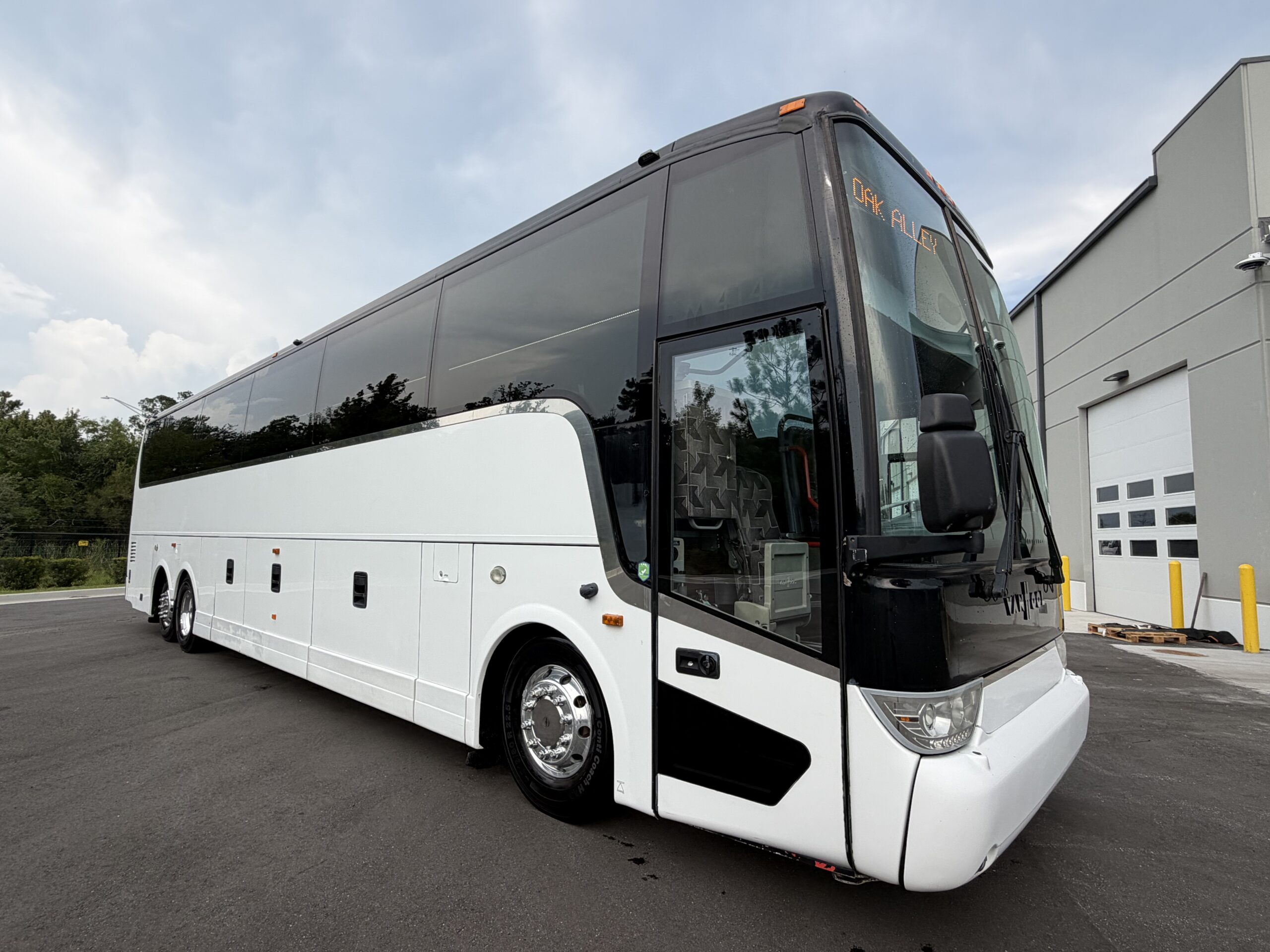 UV41443 bus image