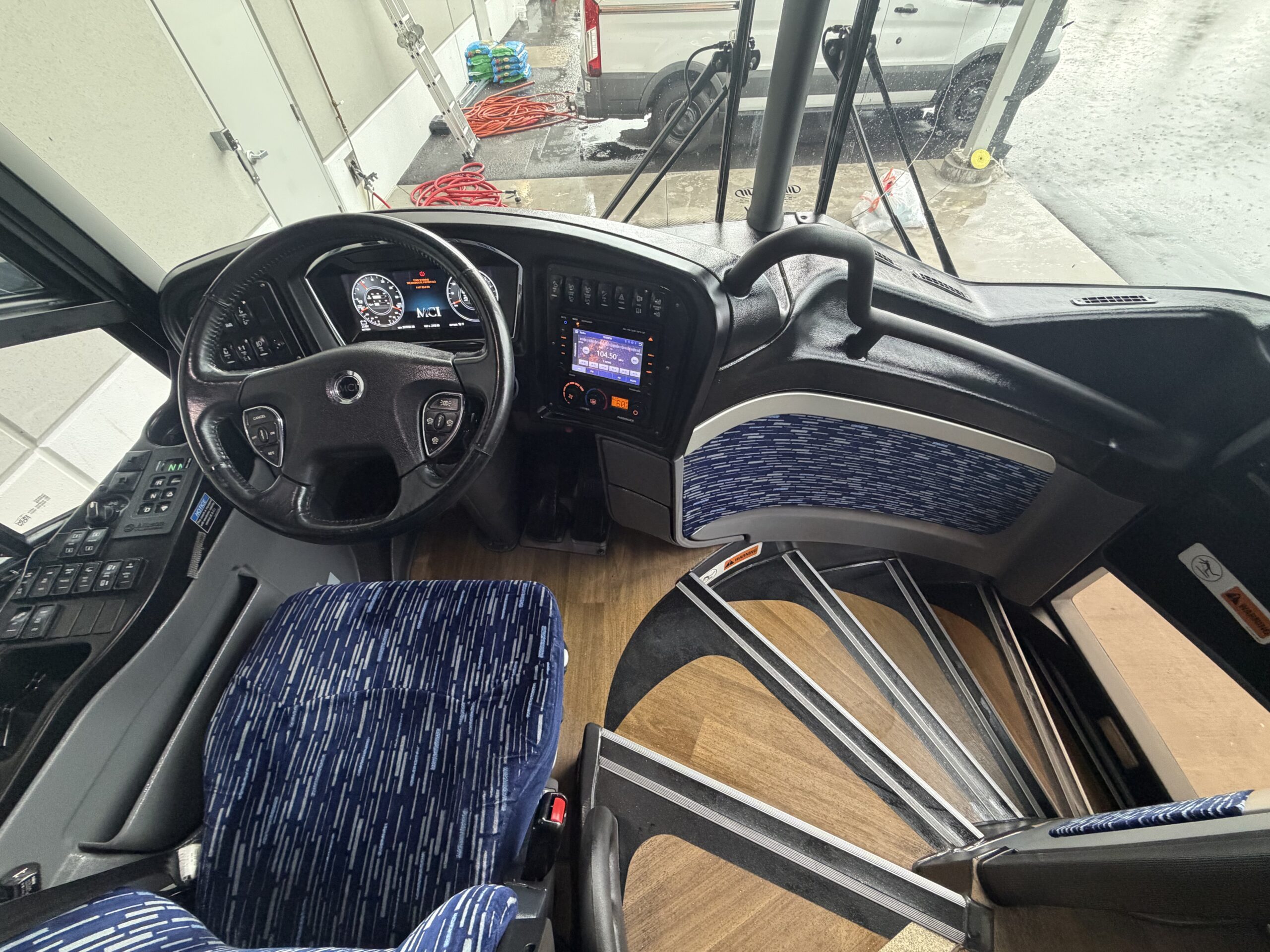 UM69483 bus image