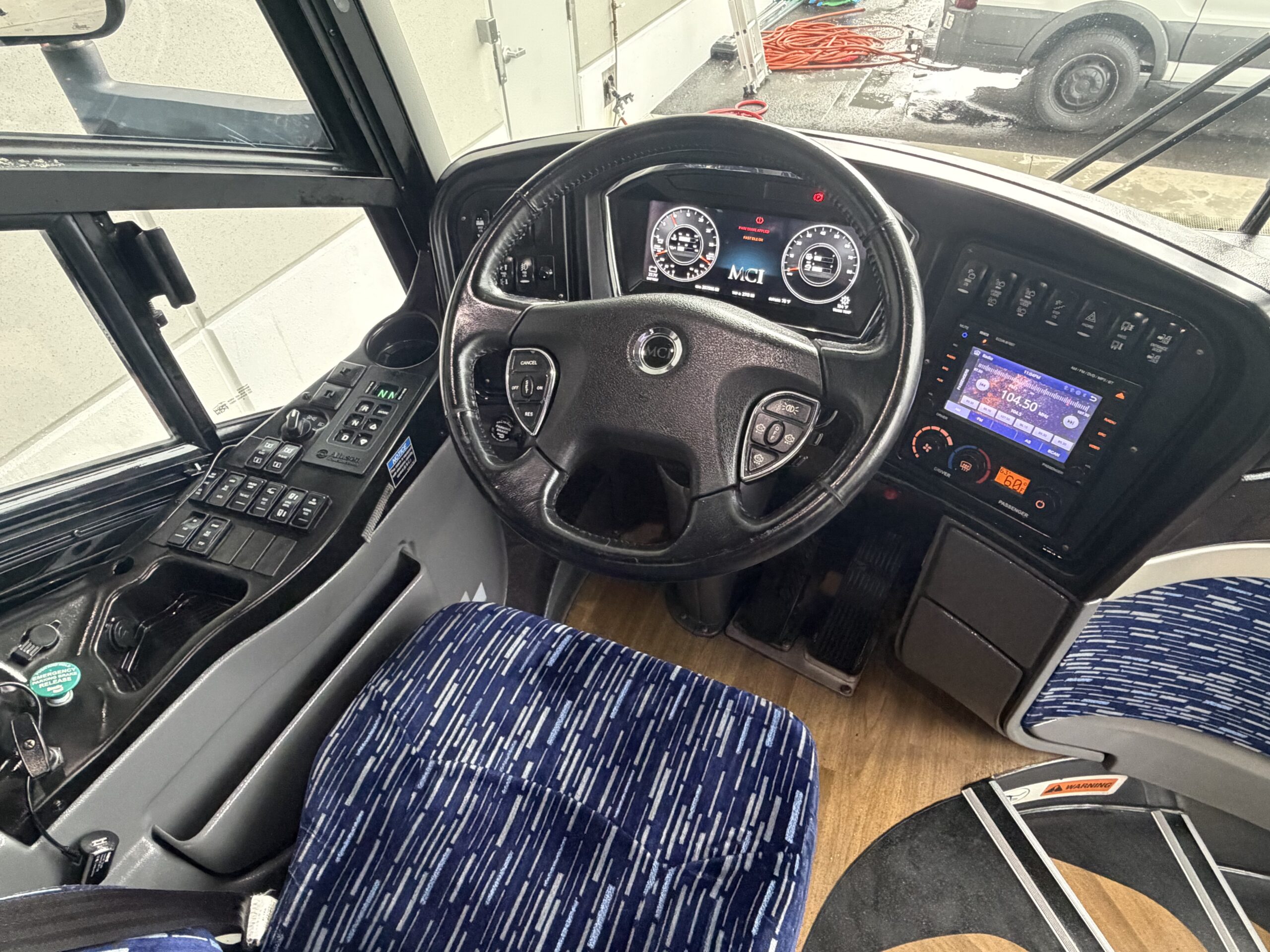 UM69483 bus image