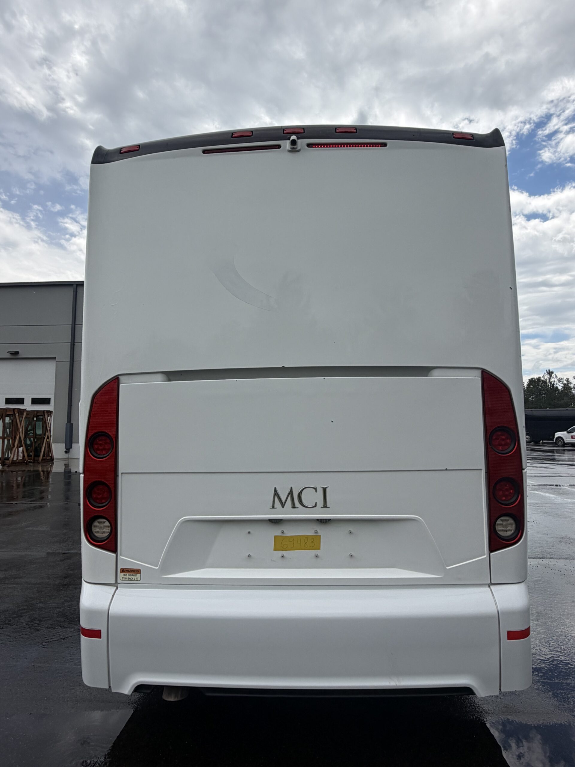 UM69483 bus image