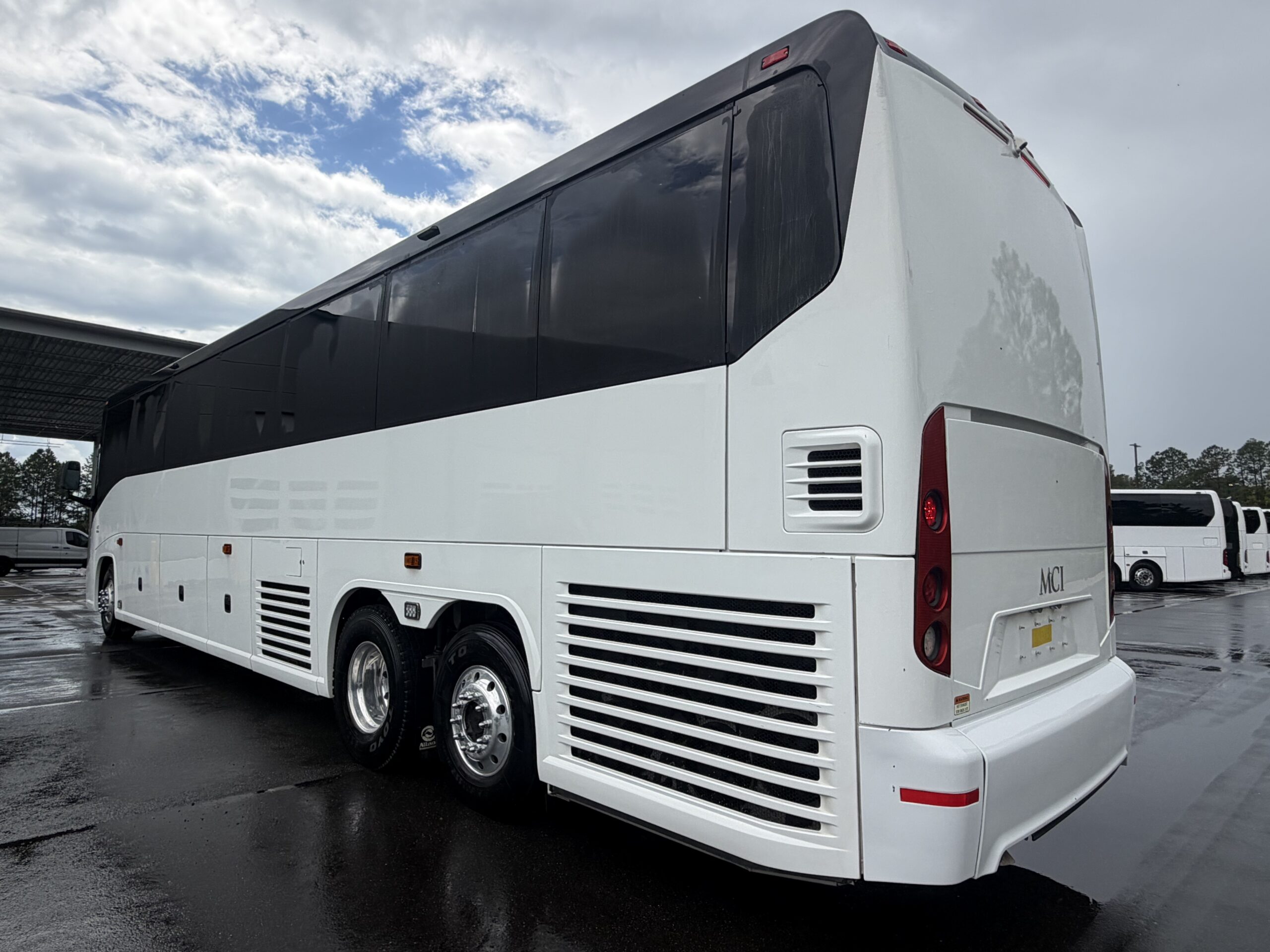 UM69483 bus image