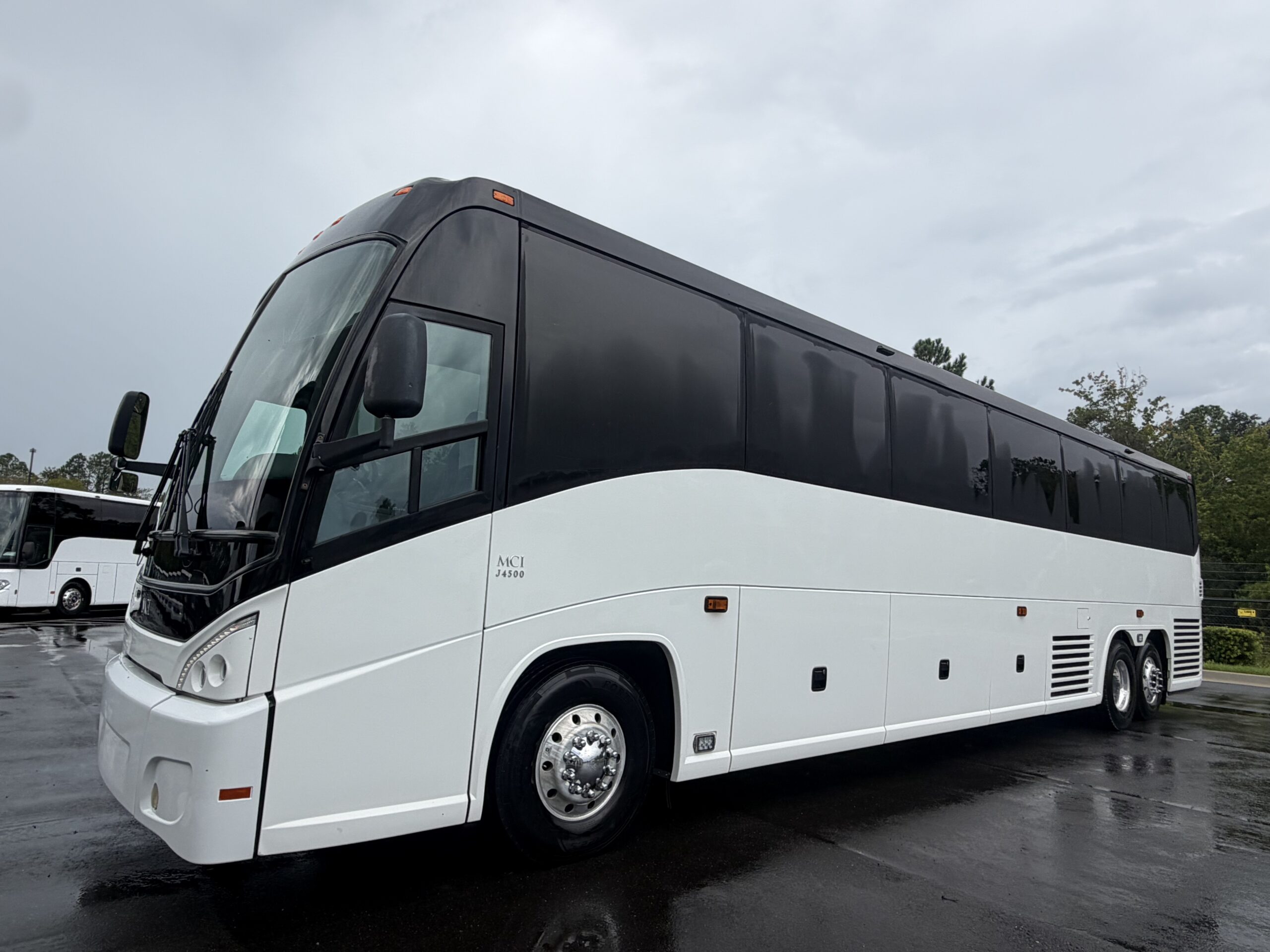 UM69483 bus image