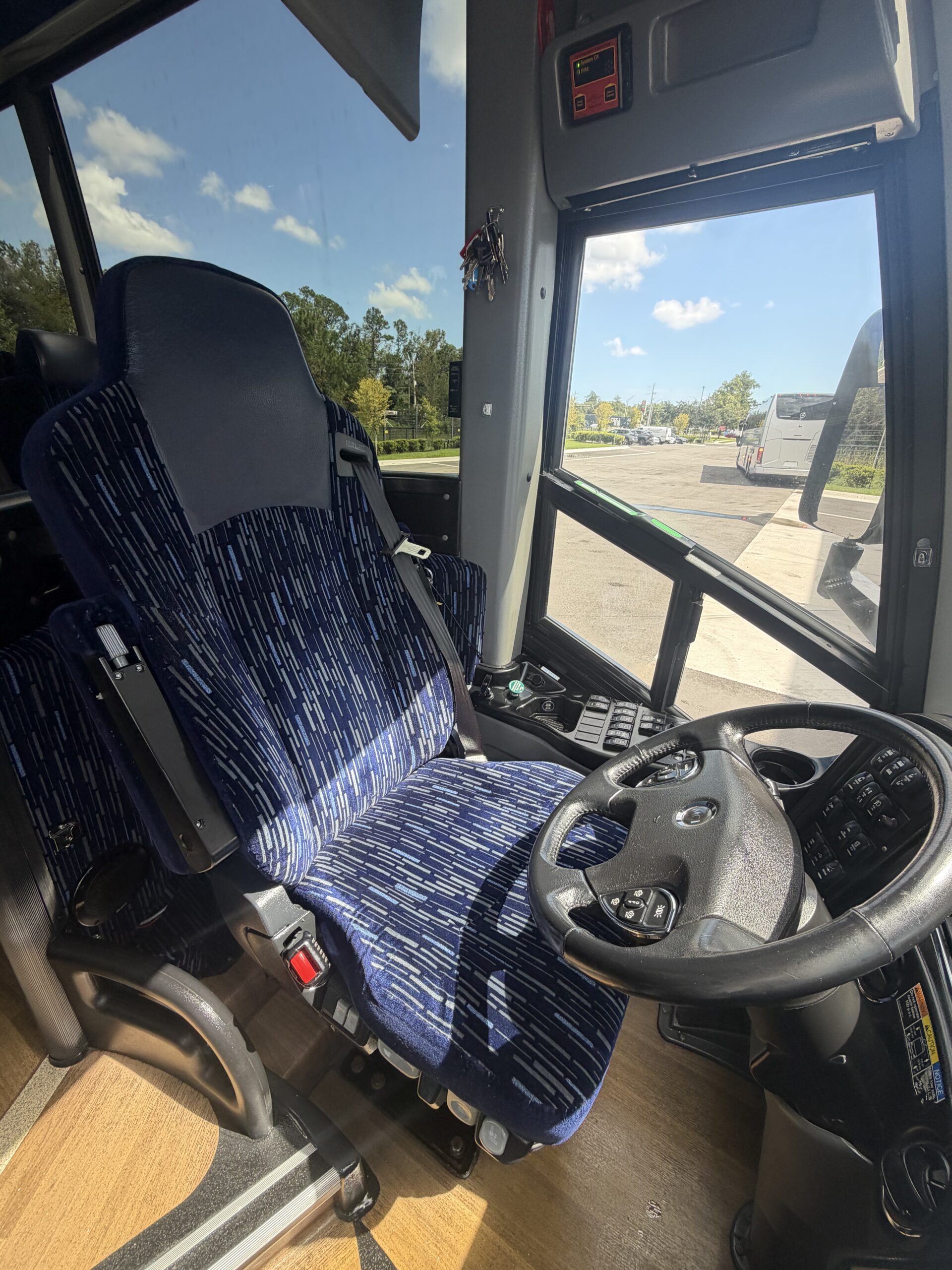 UM69477 bus image