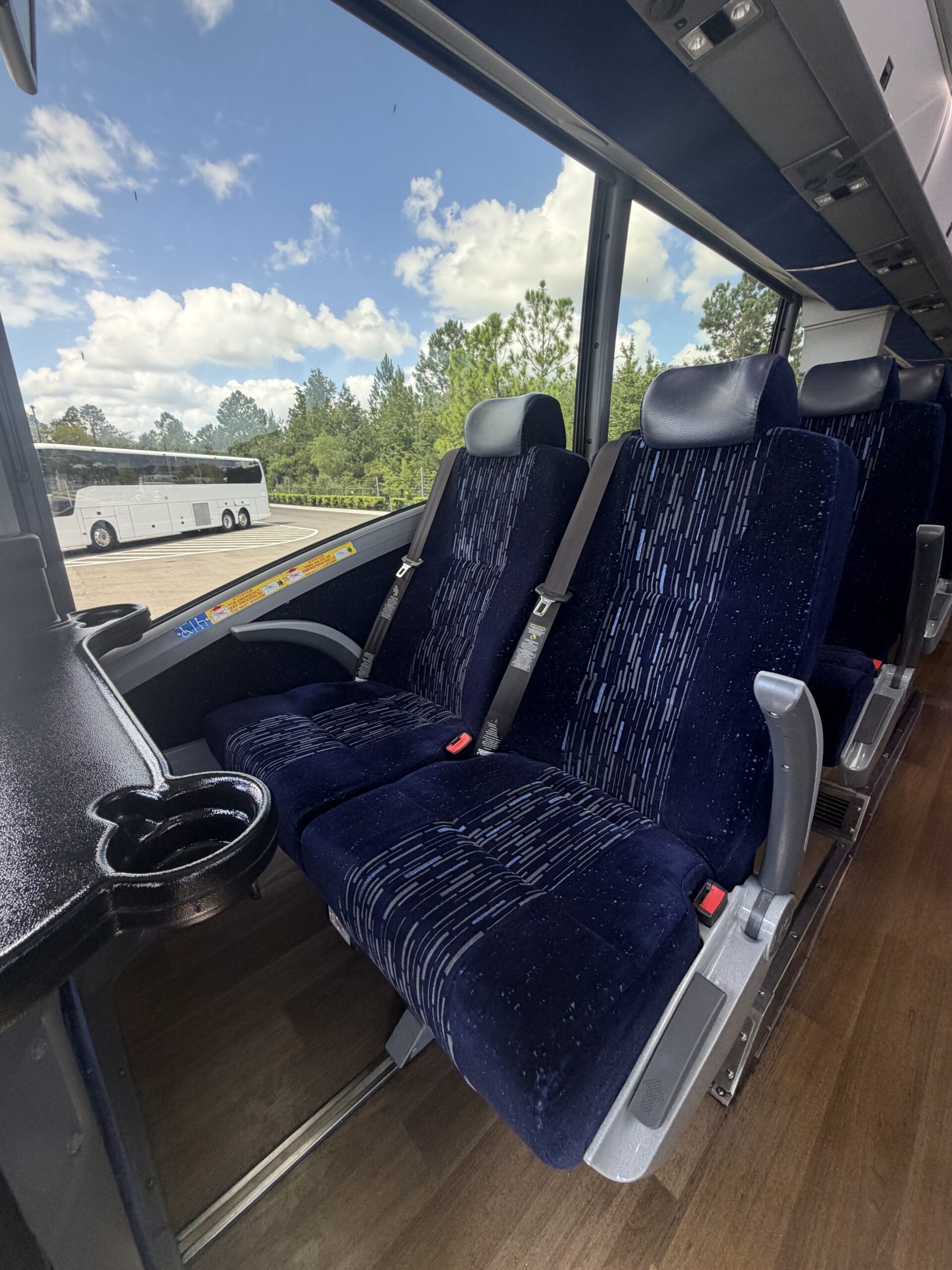 UM69477 bus image