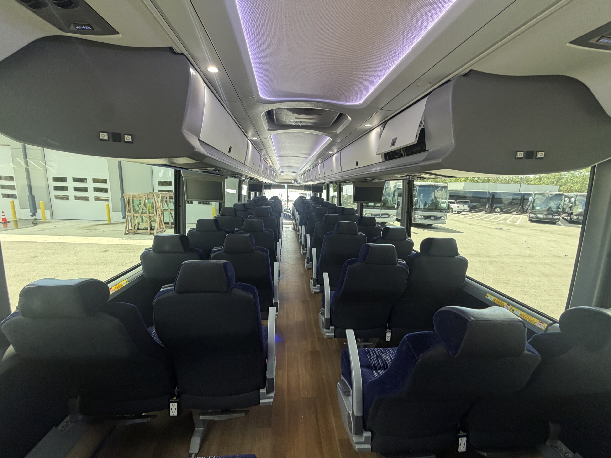UM69477 bus image