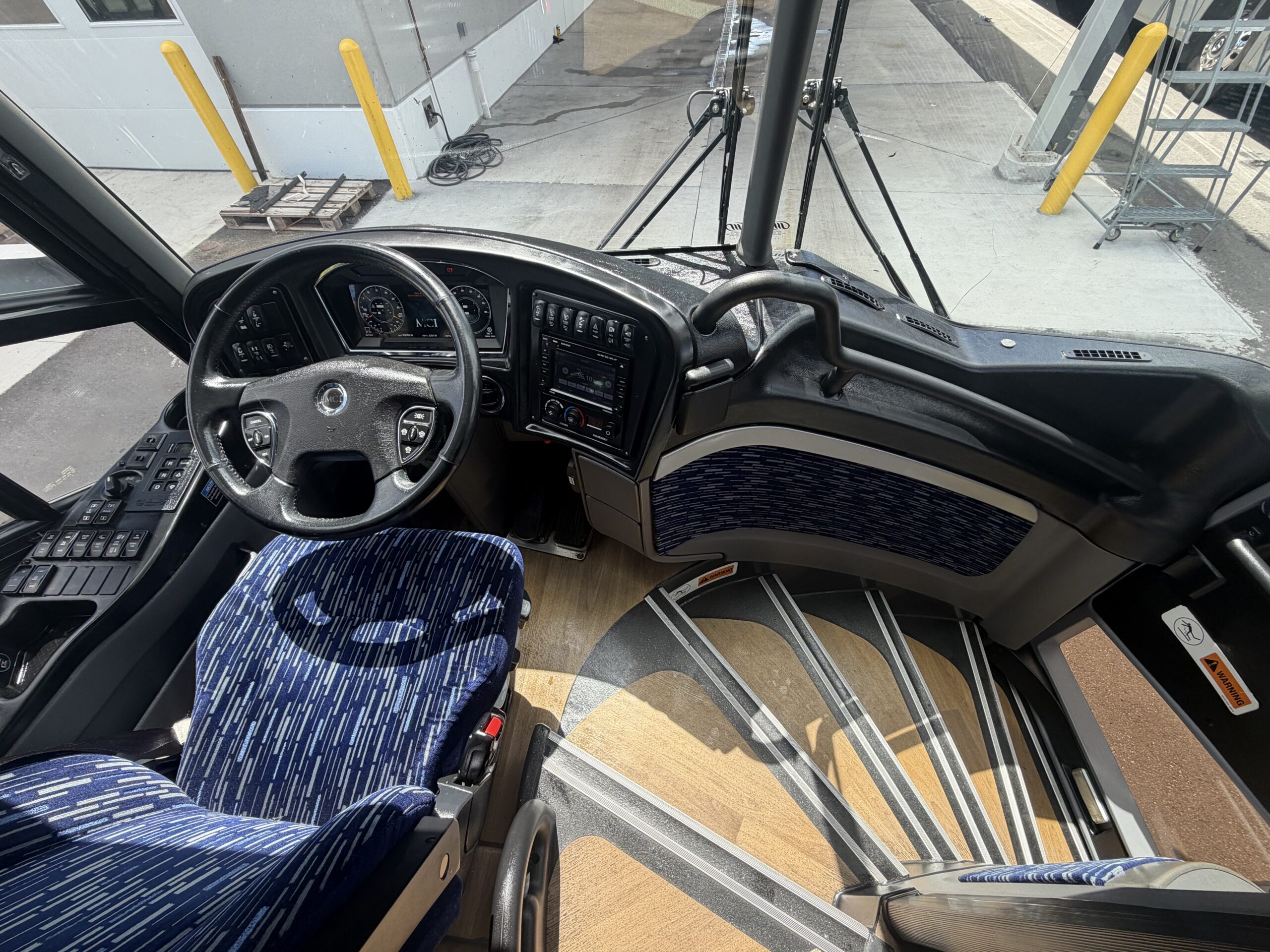 UM69477 bus image