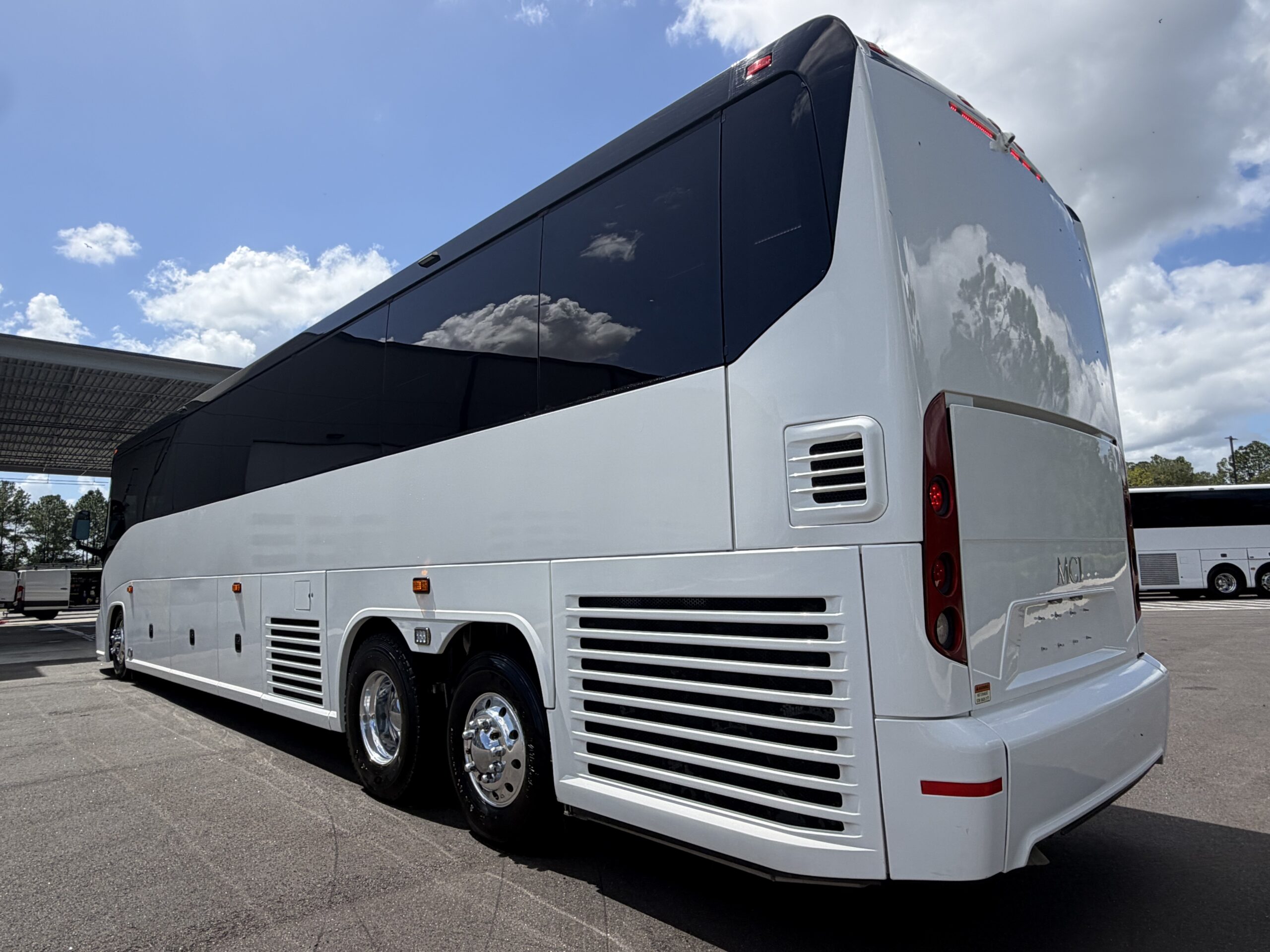 UM69477 bus image